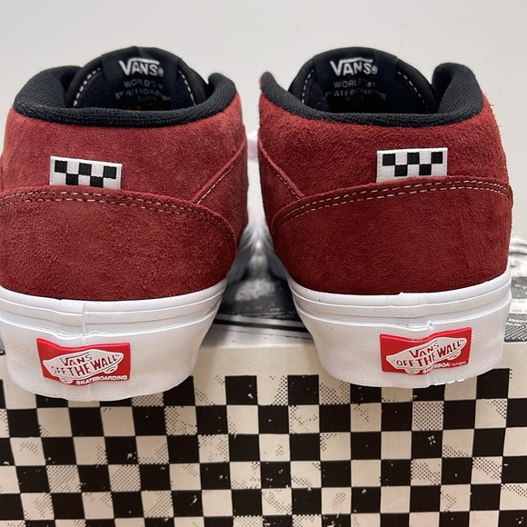 Vans Men’s Skate Half Cab
Pig Suede Brick
VN0A5KYABRI Sneakers - Picture 13 of 16